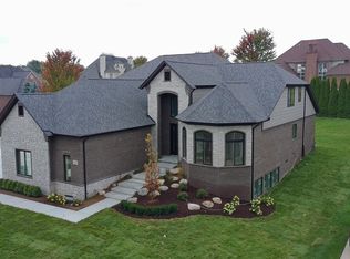 61367 Beacon Hill Dr, Washington, MI 48094