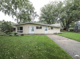 94 Circle Dr E, Montgomery, IL 60538