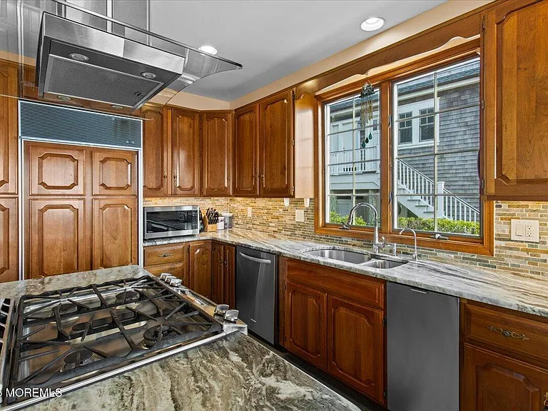 1118 Barnegat Ln — Photo 17