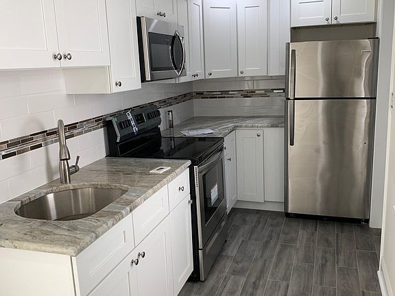 4th image of 827 S 13th St Floor 3