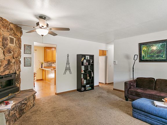 4th image of 330 Newport Dr