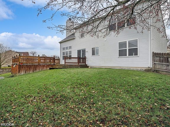5th image of 868 Fieldstone Dr