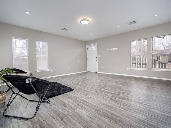 3rd image of 802 SE 50th St