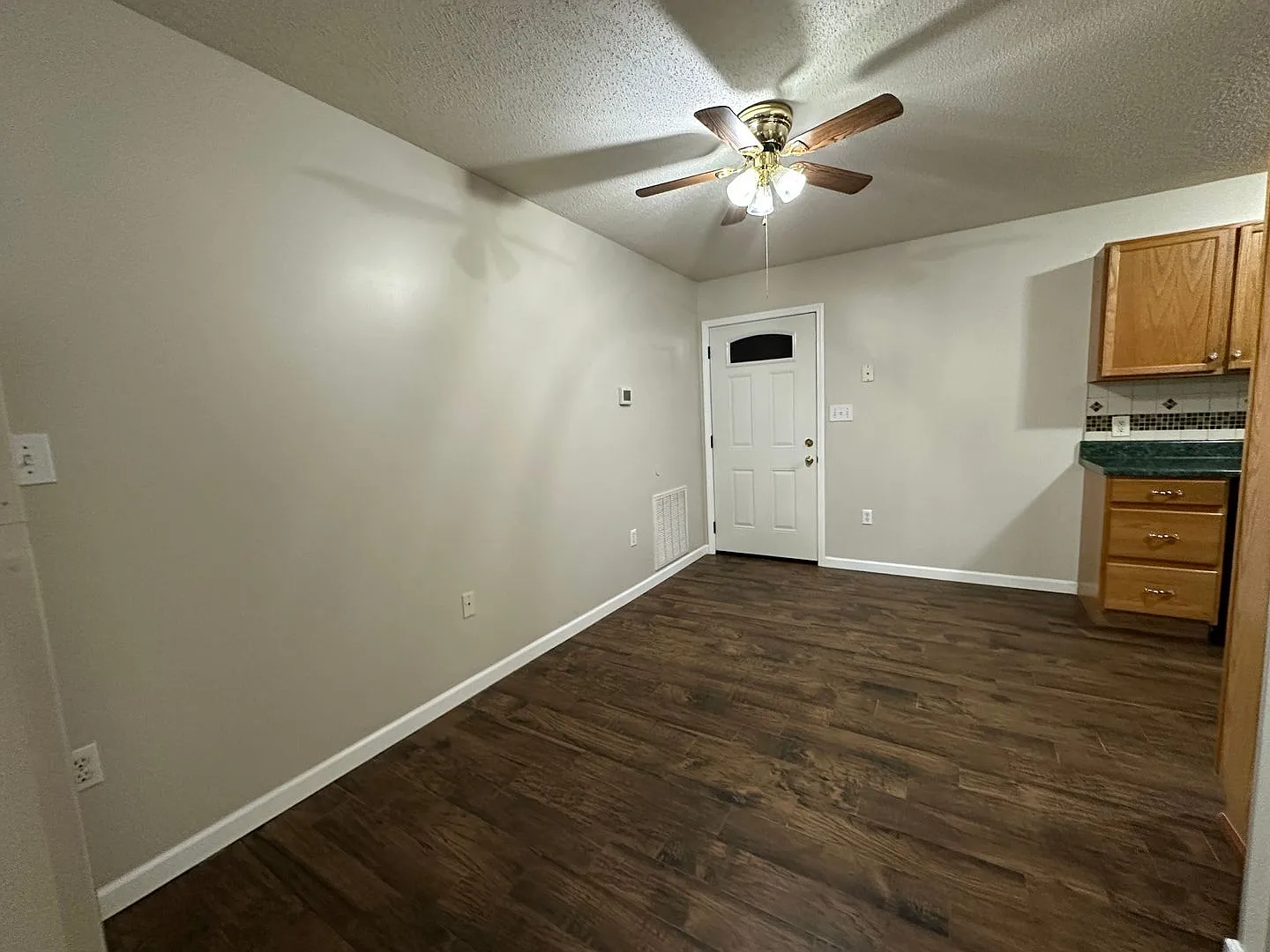 Peaceful Single-Level Living in a Charming Kodak Neighborhood — Photo 4