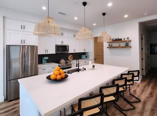 18320 Citronia St, Northridge, CA 91325