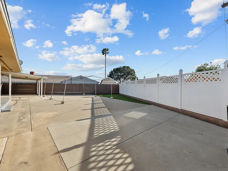 2260 Altadena Ave — Photo 25