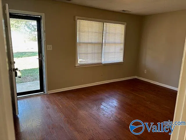 3 bed, 1.0 bath, 960 sqft, $1,250 — Photo 4