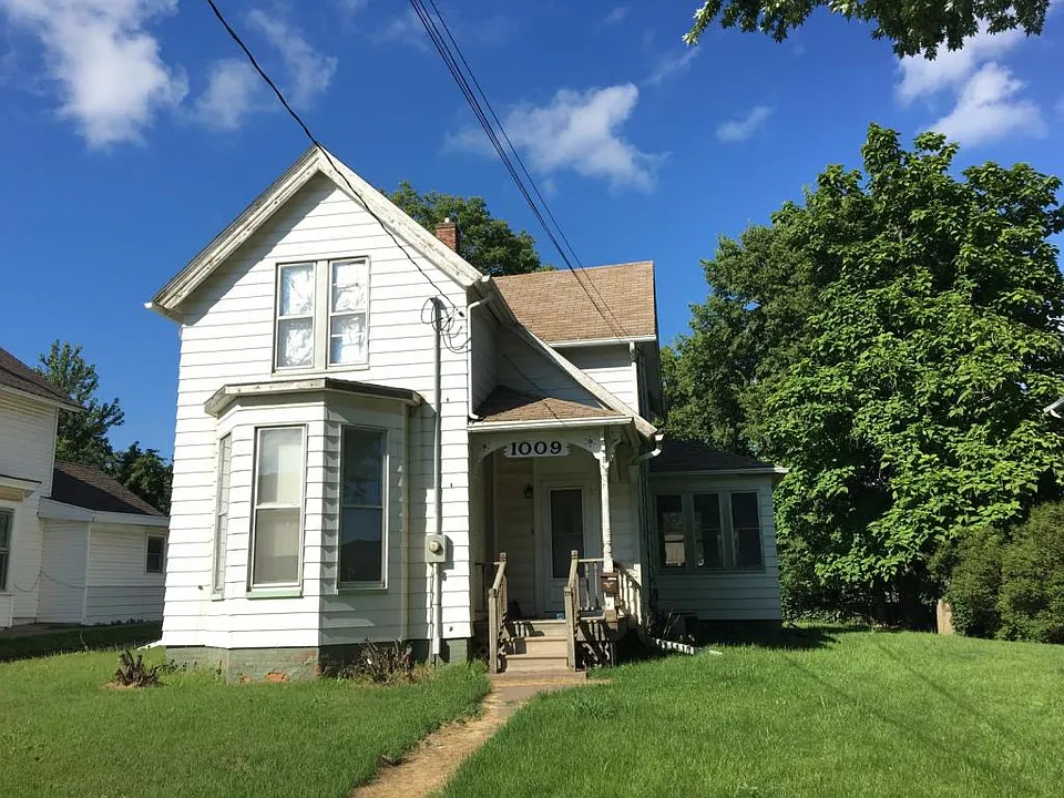 1009 Cedar St