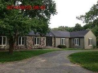 5335 Pleasant Hill Dr, Fenton, MI 48430