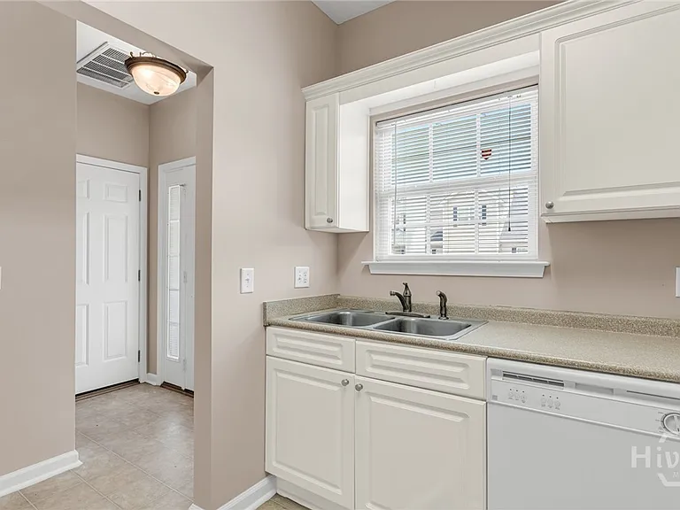 13 Cypress Ln — Photo 4
