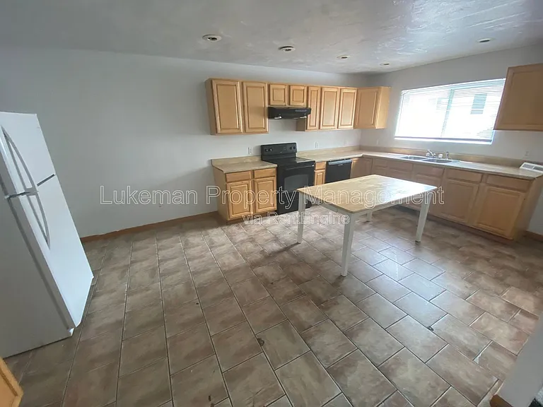 1324-1326 Knollwood Ave — Photo 14