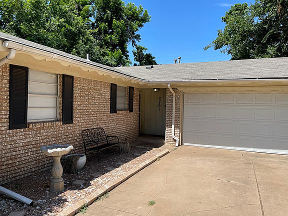 3rd image of 2701 Edgewood Dr