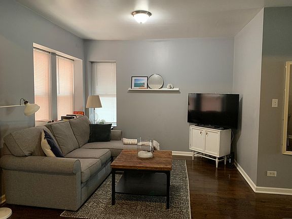 2nd image of 4864 N Rockwell St APT 2S