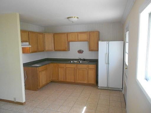 5th image of 402 Holden Ave