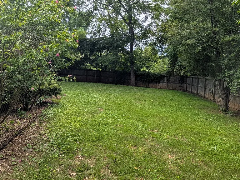 116 Paxton Ct — Photo 35