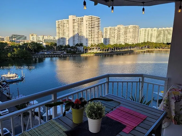 18081 Biscayne Blvd #602 — Photo 2