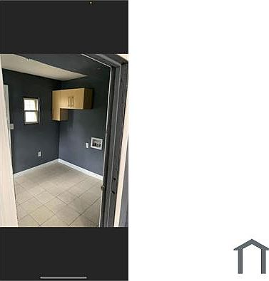3rd image of 559 Marx St