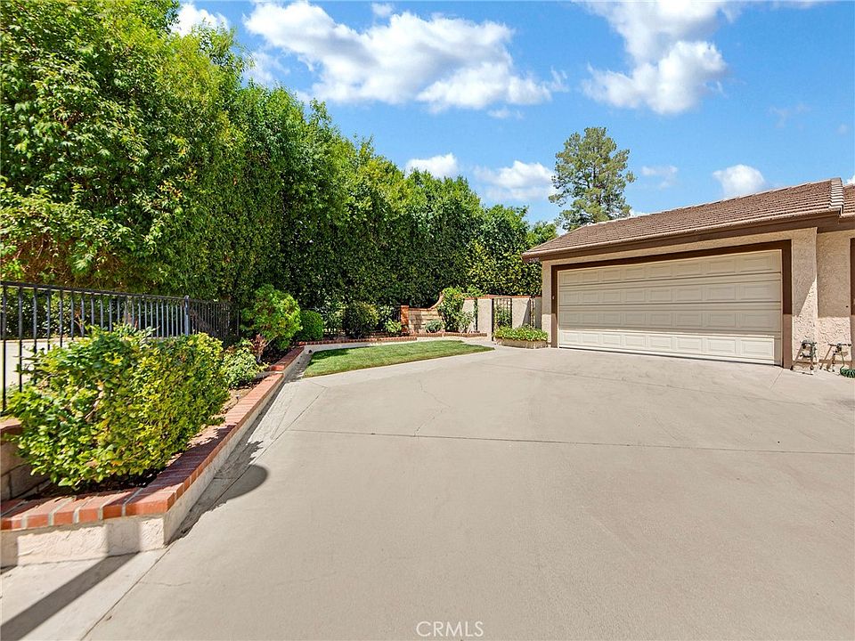 1st image of 25690 Neblina Ct