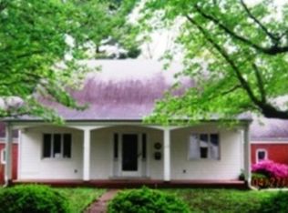 950 Rider St, Flora, IL 62839