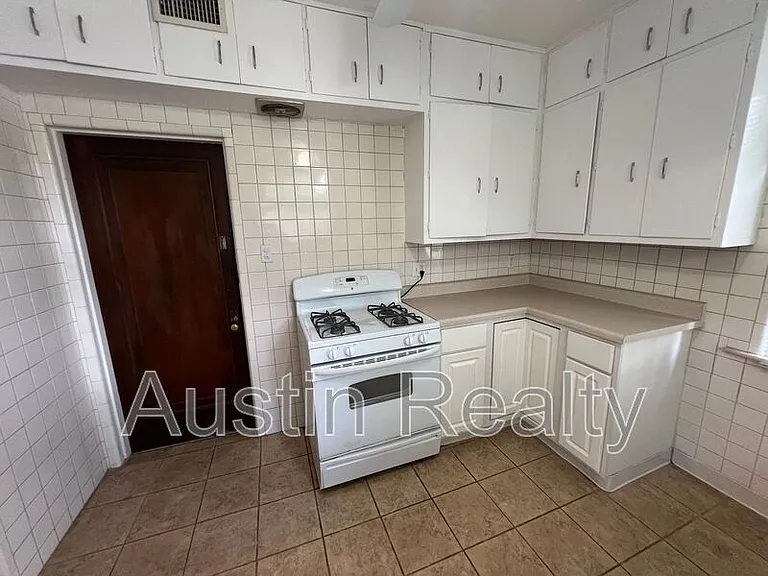 1101 Ralph Ter #A — Photo 3
