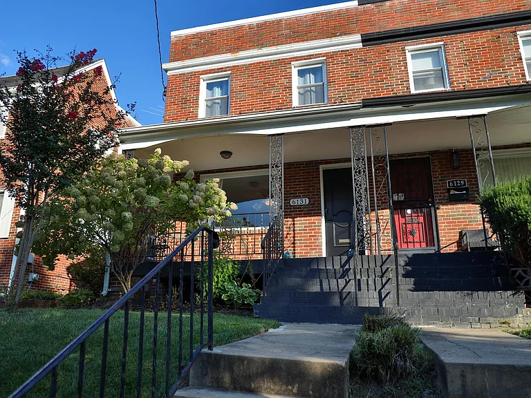 6131 1st Pl NE — Photo 1