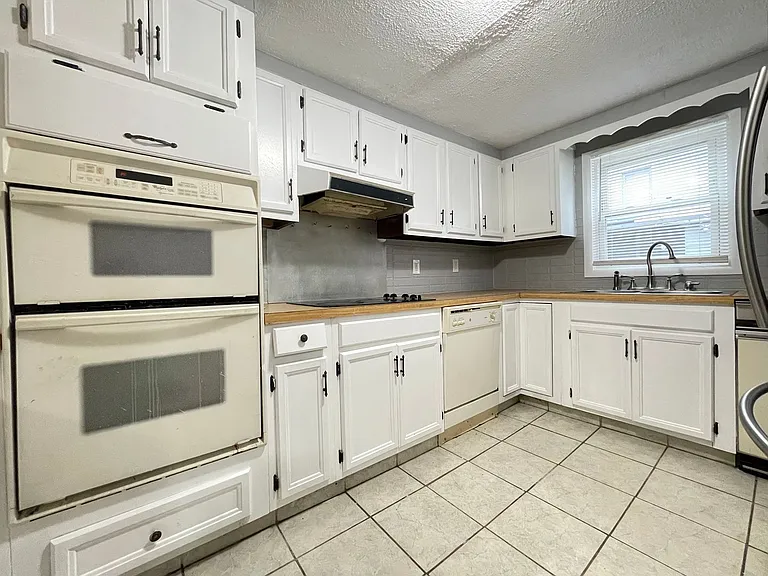 266 Douglas St #1 — Photo 2
