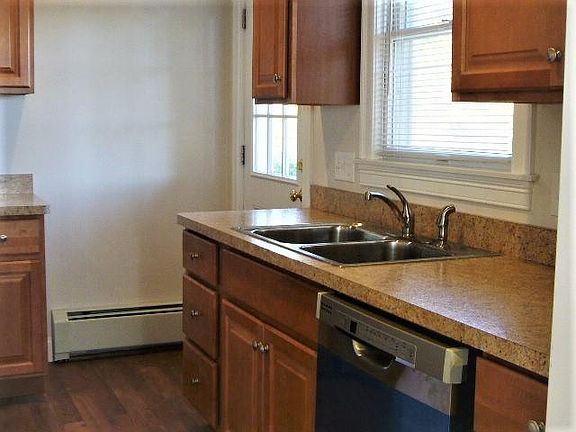 Kitchen with dishwasher