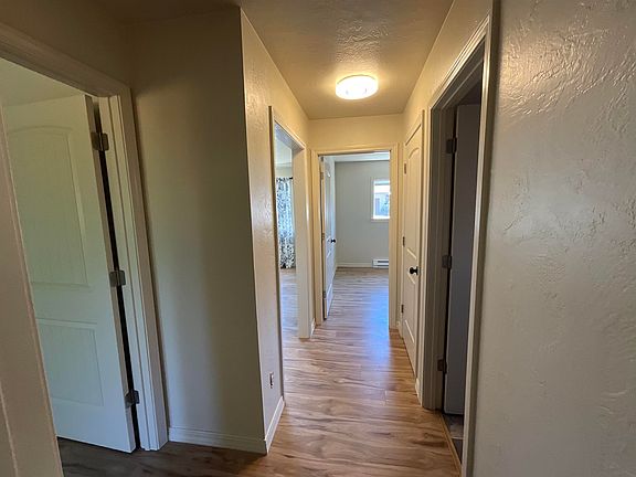 4th image of 724 Pioneer St