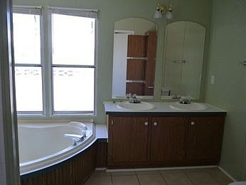 4th image of 10290 E 30th St
