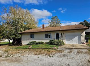 6 Yount Dr, Hillsboro, IL 62049
