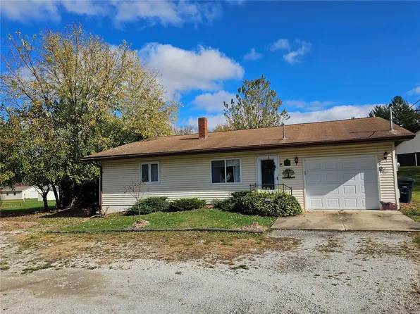 6 Yount Dr, Hillsboro, IL 62049