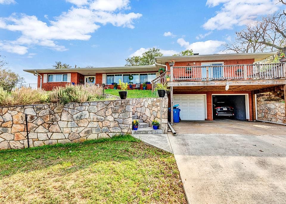 1st image of 825 Golf Ave