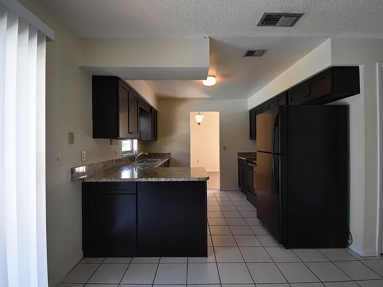 1039 Branchwood Dr — Photo 5