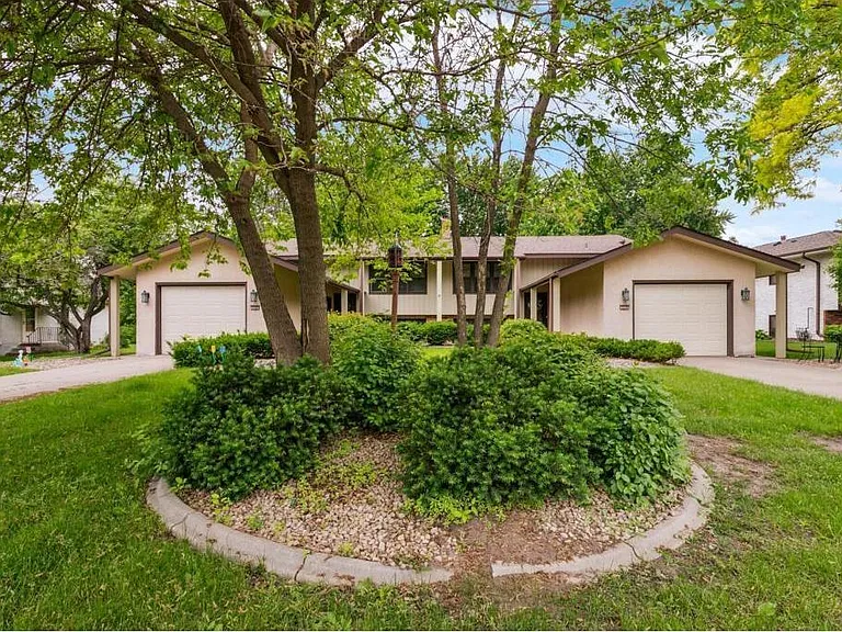 3308 Roosevelt Ct NE — Photo 2