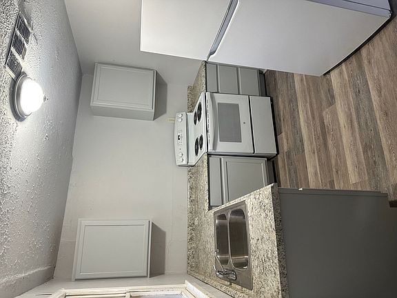 5th image of 180 York St #Z1