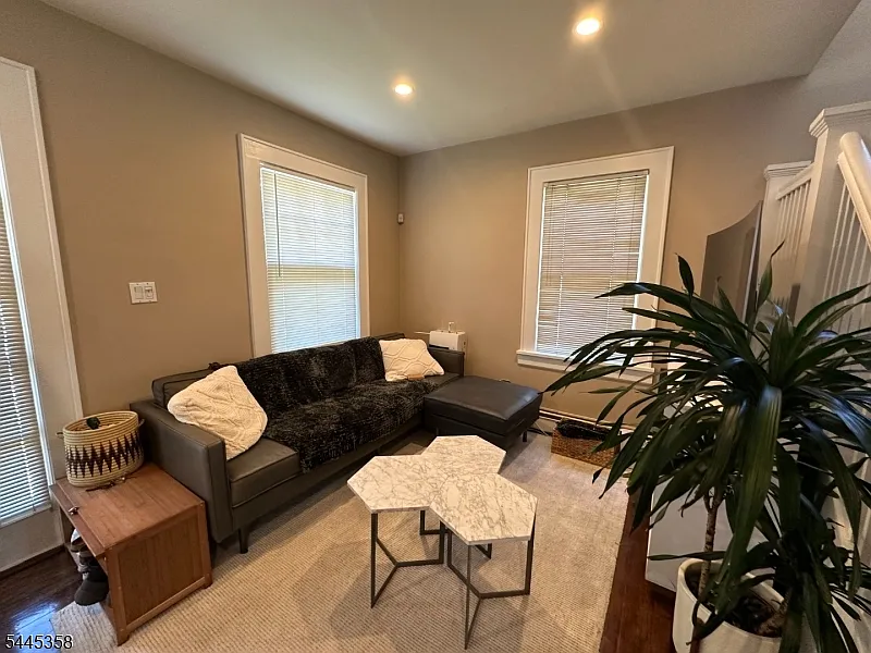 3 bed, 1.5 bath, $4,350 — Photo 3