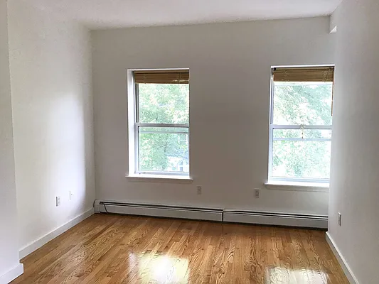 Rented by Laurence Levy-Lambert, LREB | media 5