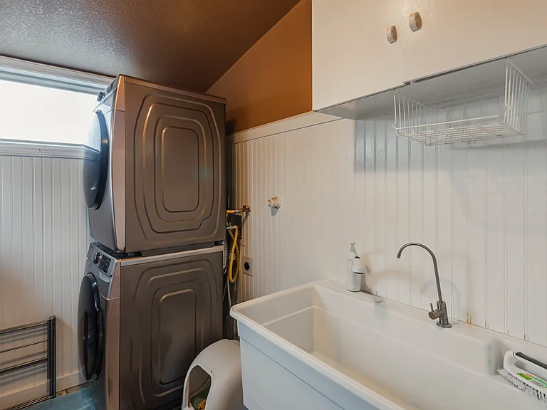 3021 Commercial St NE — Photo 3