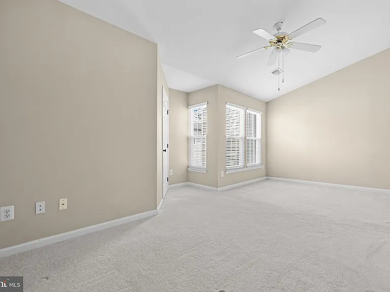5011 Waple Ln — Photo 44