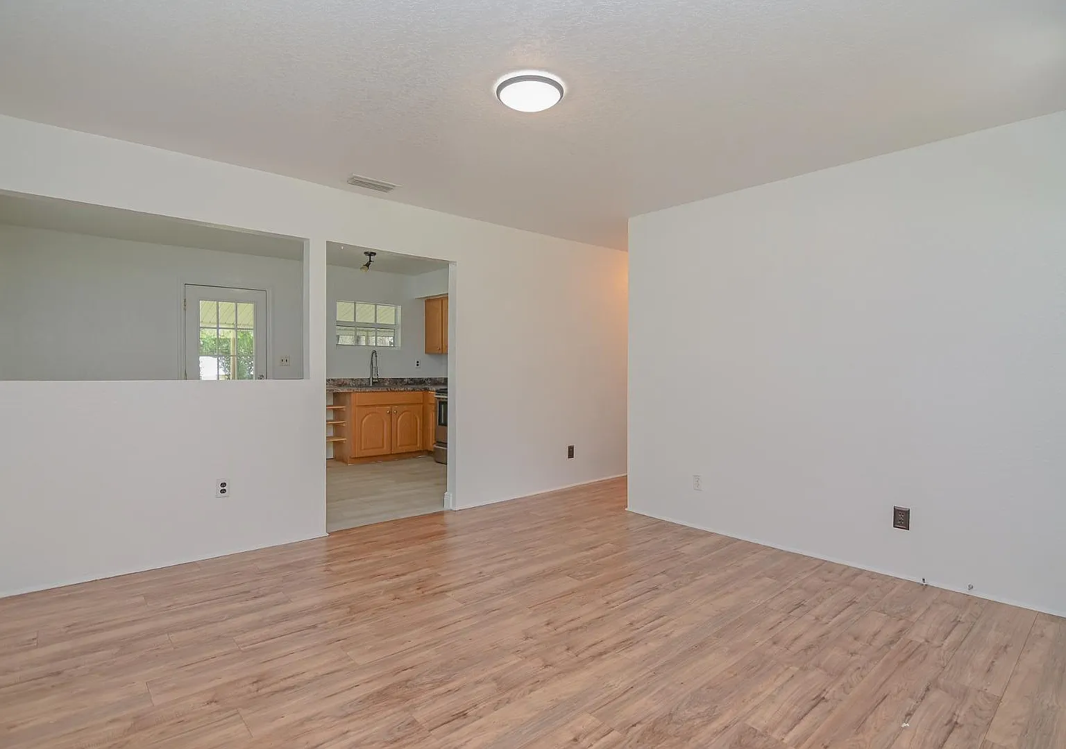 1139 Payne St — Photo 3