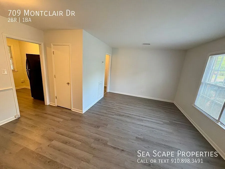 Pet Friendly 2 Bedroom, 1 Bath Duplex Located in the Center of Wilmington — Photo 2