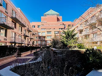 Rented by Gulia Wang, LREB