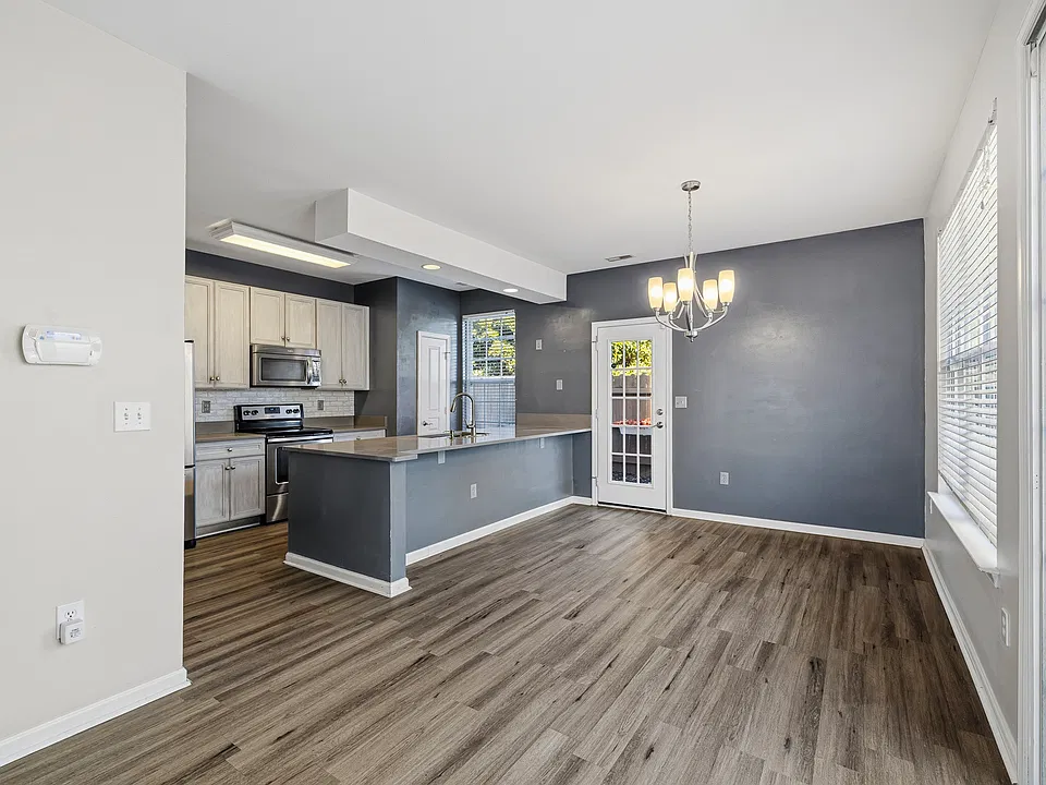 1168 Westbriar Dr