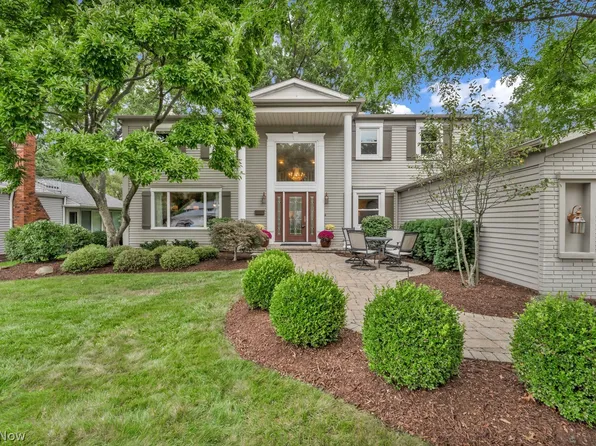 3471 Beverly Hills Dr, Rocky River, OH 44116