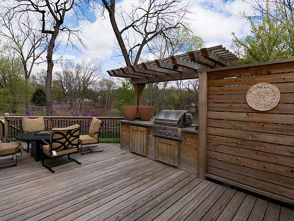outdoor kitchen & trex deck