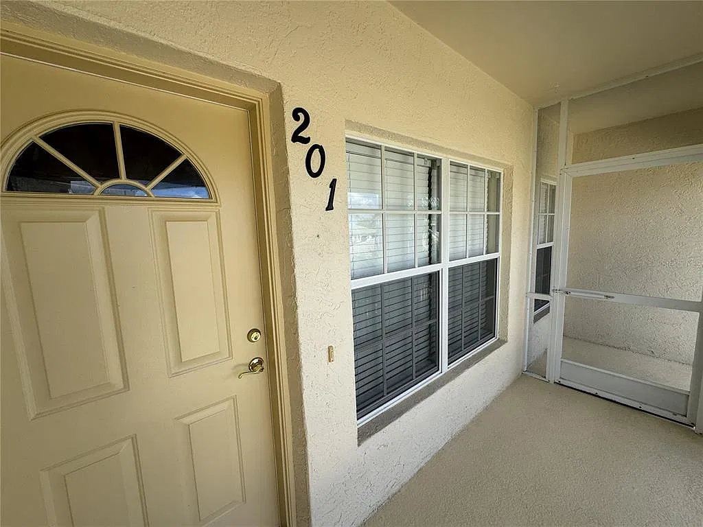 2 bed, 2.0 bath, 1235 sqft, $2,100 — Photo 2