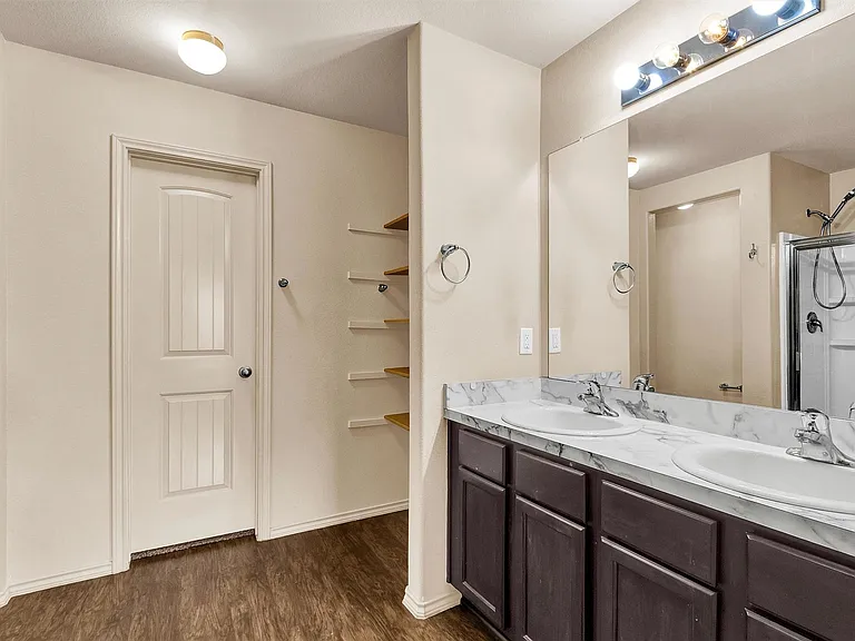 2119 Treasure Mountain Dr — Photo 16