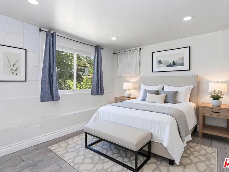 8876 Wonderland Ave — Photo 16