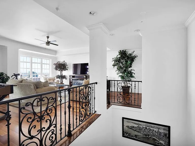 400 E Bay St #Penthouse 4 — Photo 10