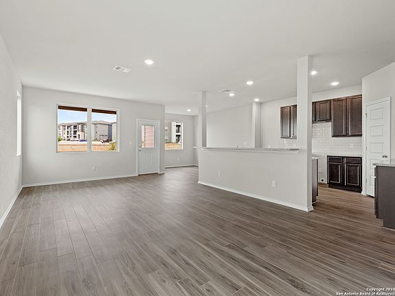 4th image of 4467 Tourmaline Way